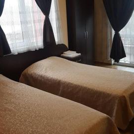 Guest House Chinar 08, hotel en Kirkovo
