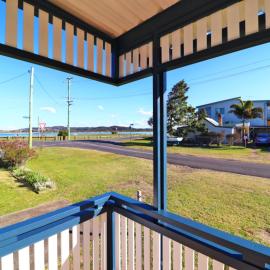 Waterside Retreat at Blacksmiths Beach - Swansea Channel, hotel in Blacksmiths