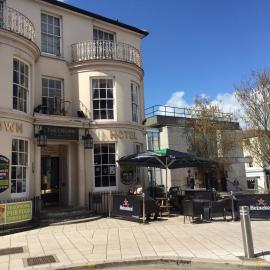 The Crown Hotel, hotel di Ryde