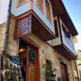 Kuyu Beergarden Hostel, hotel din Antalya