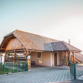 Vineyard Cottage Urban, hotel sa Mirna