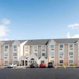 노스 캔턴에 위치한 호텔 Microtel Inn and Suites North Canton
