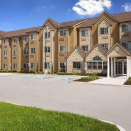 Microtel Inn & Suites by Wyndham Kenedy Karnes City: Kenedy'de bir otel