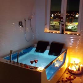 Studio-Apartment VAL - Luxury massage chair - Private SPA- Hot Tub, Infrared Sauna, , Parking with video surveillance, Entry with PIN 0 - 24h, FREE CANCELLATION 24 hours before Check In, Premium pillows and mattress, hotel in Slavonski Brod