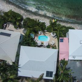 Coconut Coast Villas, hotel i Contant