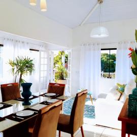 Espetacular Casa 3 SUÍTES cozinha varanda vista a passos da praia