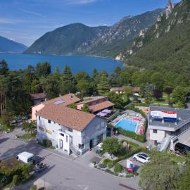 Glamping Resort Rio Vantone, hotel v destinaci Crone