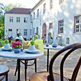 Event- Kultur & B&B Kunst Schloss Neuenhagen Übernachten im Denkmal: Bad Freienwalde şehrinde bir otel
