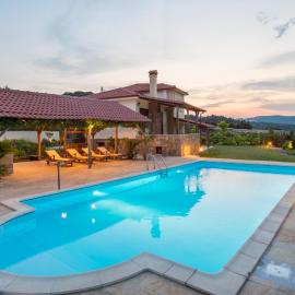 Amazing View by the Pool in Agios Nikolaos #XeniusZeus, hotel v destinácii Agios Nikolaos