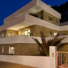 The White House, Brac, готель у місті Пучища