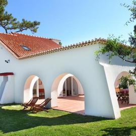 DOMUS QUIETA Quiet home, pool near beach for family & friends