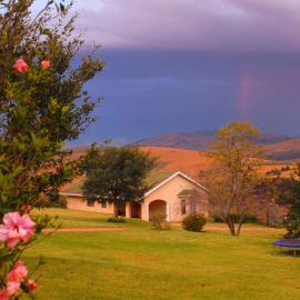 Thaba Tsweni Lodge & Safaris، فندق في غراسكوب