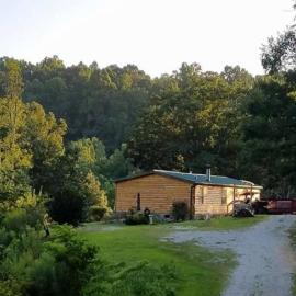 The Sandstone - A 3BR, 2BA Deluxe Log Cabin, hotel a Genoa