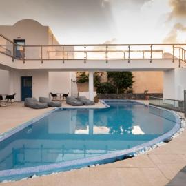 Tristhenia, hotel em Perissa