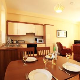 Leabhar Beag, hotel Kenmare-ben