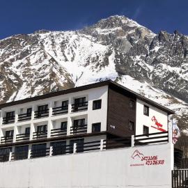 Alpine Lounge Boutique Hotel, ξενοδοχείο σε Kazbegi