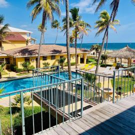 Ebb Tide Resort โรงแรมในปอมปาโนบีช