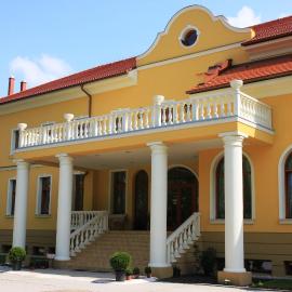 Hotel *** Plauter Kúria, hotel sa Veľký Meder