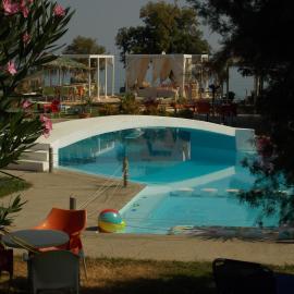 Hippokratis Apartments, hotel u gradu Gerani