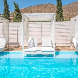 Seaside Luxury Suites, Infinity Pool by Explore Andros, hotel in Kypri