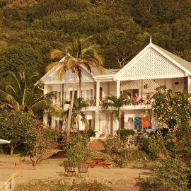 Green Roof Inn, hotel u gradu Carriacou