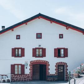 Casa Navarlaz S N, hotel i Valcarlos