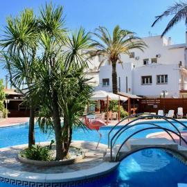Ampuria Inn, ξενοδοχείο σε Empuriabrava