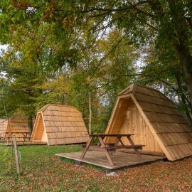 Glamping Village - Speleo Camp，洛加泰茨的飯店