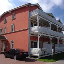 Apartments Villa Seeblick, hotel di Baabe