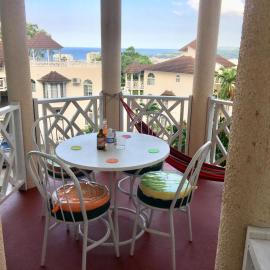 #D1 castle STUDIO WIFI KING bed Ocho Rios Jamaica, hotel a Ocho Rios
