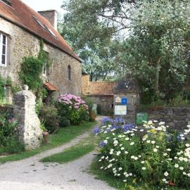 Le p'tit hameau de Sey – hotel w mieście Quettehou