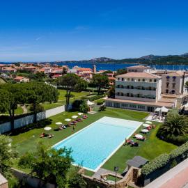 AHR Baja Hotel & Spa Cannigione, hotel u gradu Kaniđone