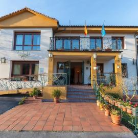 Apartamentos Trébede、バロ・デ・リャネスのホテル