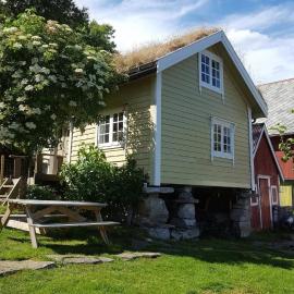 Lauvstad에 위치한 호텔 Tiny house with Fjordview!