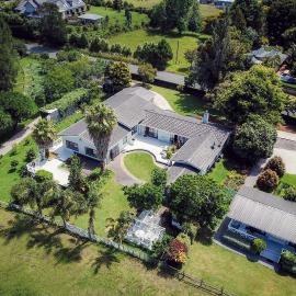 Bycroft Lodge, hotel in Karaka