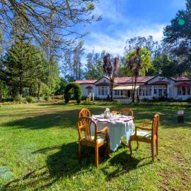 SaffronStays Milton Abbott Estate - 2BR colonial-era bungalow with garden, golf course views & bonfire nights near Ooty Golf Club, hotel in Ooty