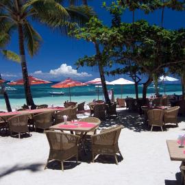Alona Vida Beach Resort, מלון בפנגלאו