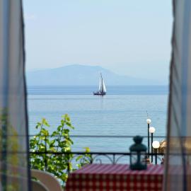 Eros Beach Hotel, hotel en Benitses