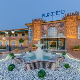 Hotel Torre De Los Guzmanes, ξενοδοχείο σε La Algaba