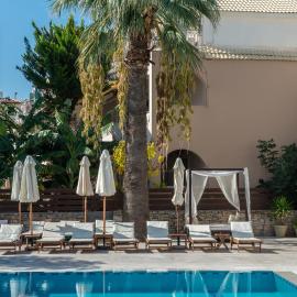 Natalie Hotel, hotel u Laganasu