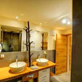 5 Sterne Ferienwohnung Lavendel Dienberger Hof, хотел в Untergriesbach