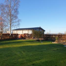 Ruth's Retreat Shropshire Countryside Lodge with private hot tub & great views, hotel in Shrewsbury
