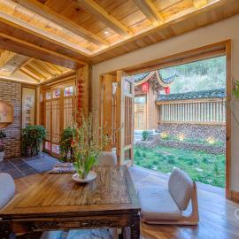 Zhangjiejie Yuelu Homestay Nearby the Entrance of Avatar mount Free illy coffee & Fresh Fruit, Free Laundry Service,Vegetarian Friendly, hotel in Zhangjiajie