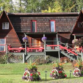 Sunny Bluffs Chalets, hotel u gradu 'Kaslo'