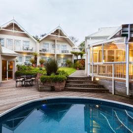 Quarry Lake Inn, hotel en East London