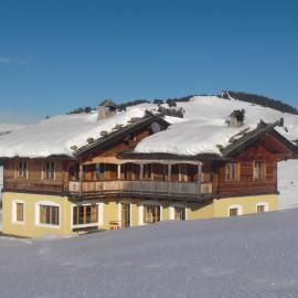 Appartements Karbon, hotel a Seiser Alm