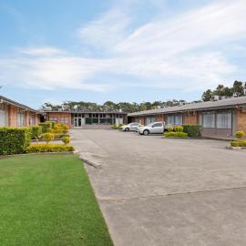 Gateshead Tavern & Motel، فندق في شارلز تاون