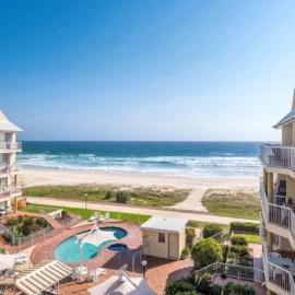 Crystal Beachfront Apartments, hotel in Gold Coast