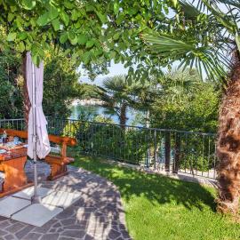 Apartment Villa Lidija: Lovran şehrinde bir otel