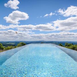 Wellness hotel V Nebi – hotel w mieście Kořenov